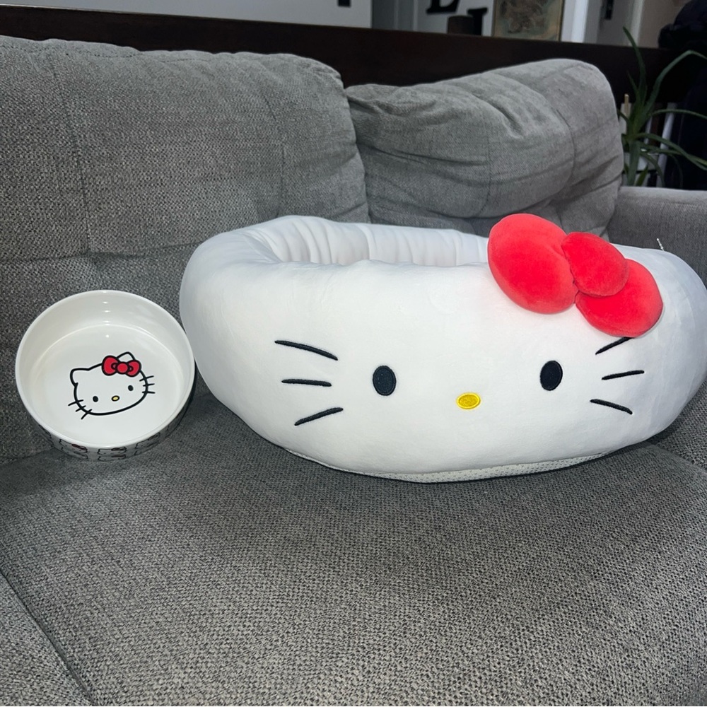 New Plush Hello Kitty Pet bed and Ceramic Pet Bowl Bundle